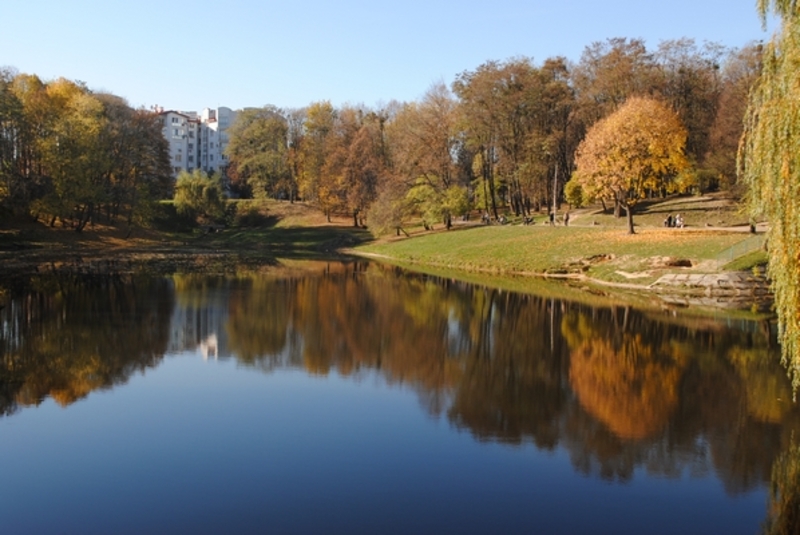 Парки і озера Львова